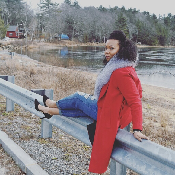 Meet your Posher, Courtney - Picture 1 of 2